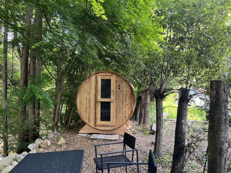 LOOF TINY HOUSE CAMP(笛吹市)|共用水風呂5℃