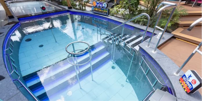 温泉バルコニーキング&クイーン(所沢市)|水深2m×極寒水風呂