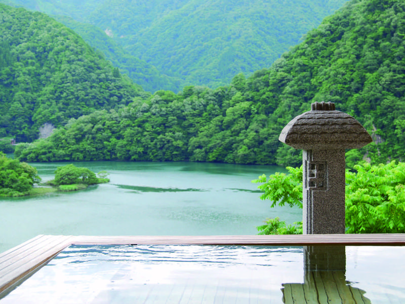 平ふれあい温泉センター ゆ〜楽(南砺市)|男湯水風呂11℃