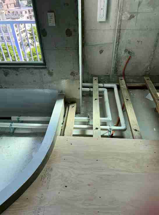 水風呂　床下配管