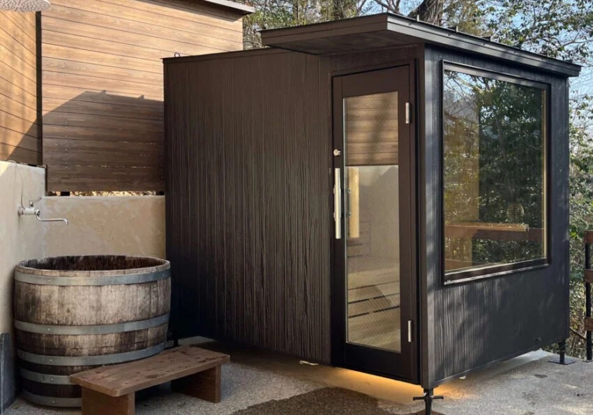 サウナ　水風呂　外