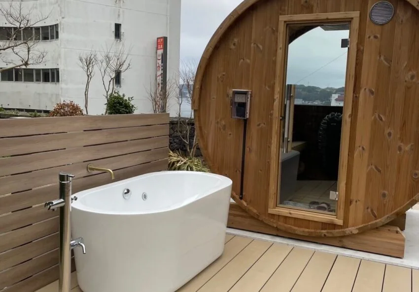 サウナ　水風呂　外