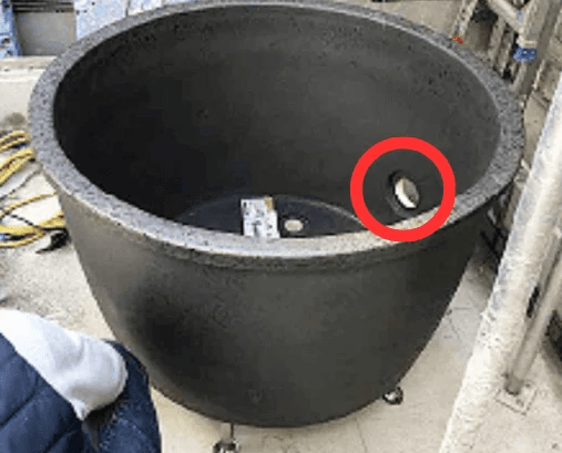 水風呂　穴を開けた浴槽