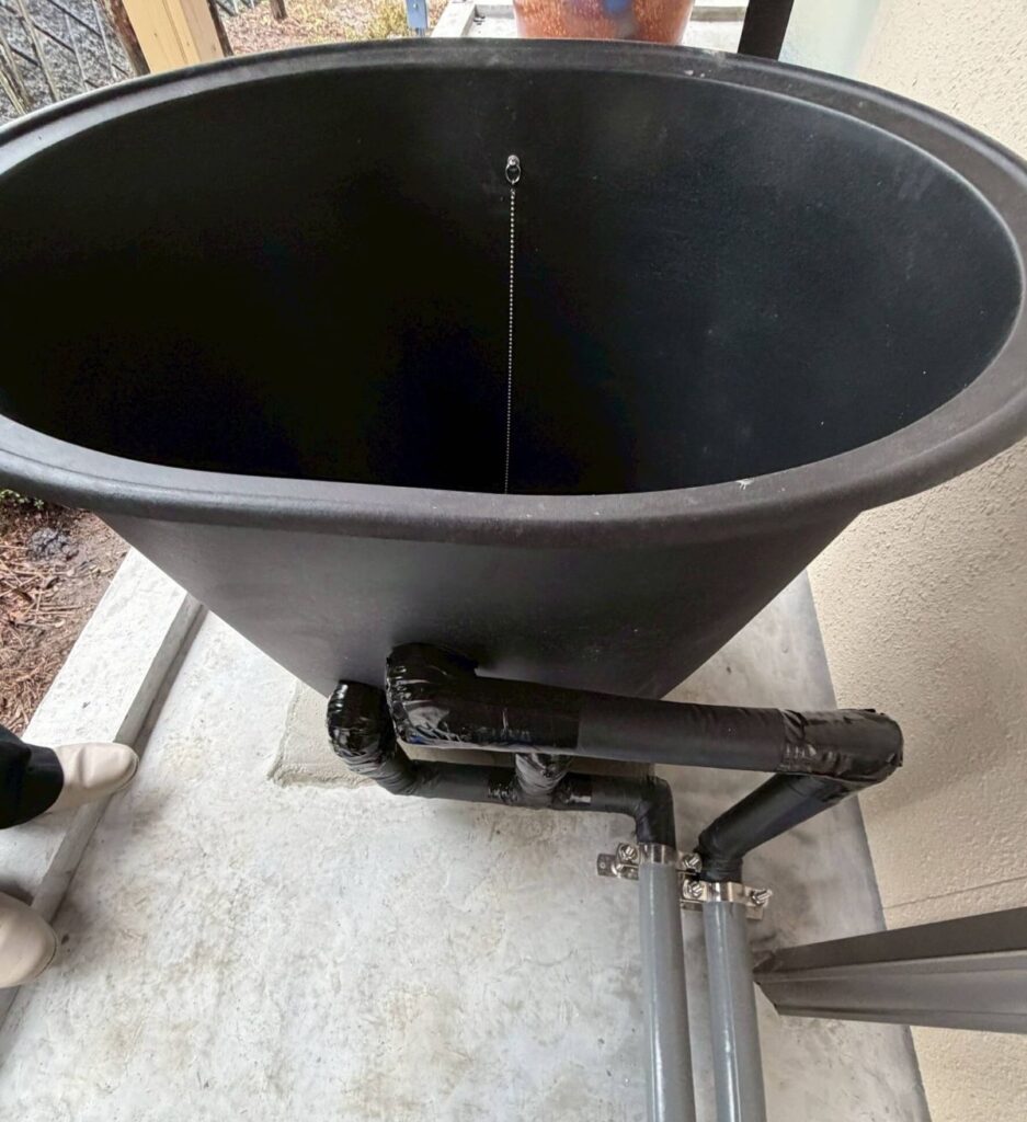 水風呂　チラー配管を繋いだ状態