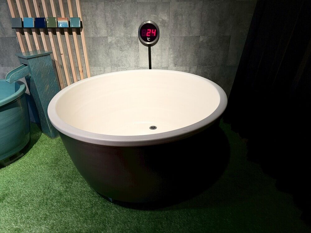 水風呂ショールーム 信楽焼浴槽 Φ1,300mm(2〜3名用)