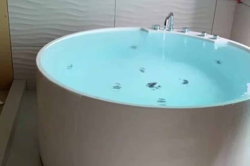 水風呂　チラー　仕組み